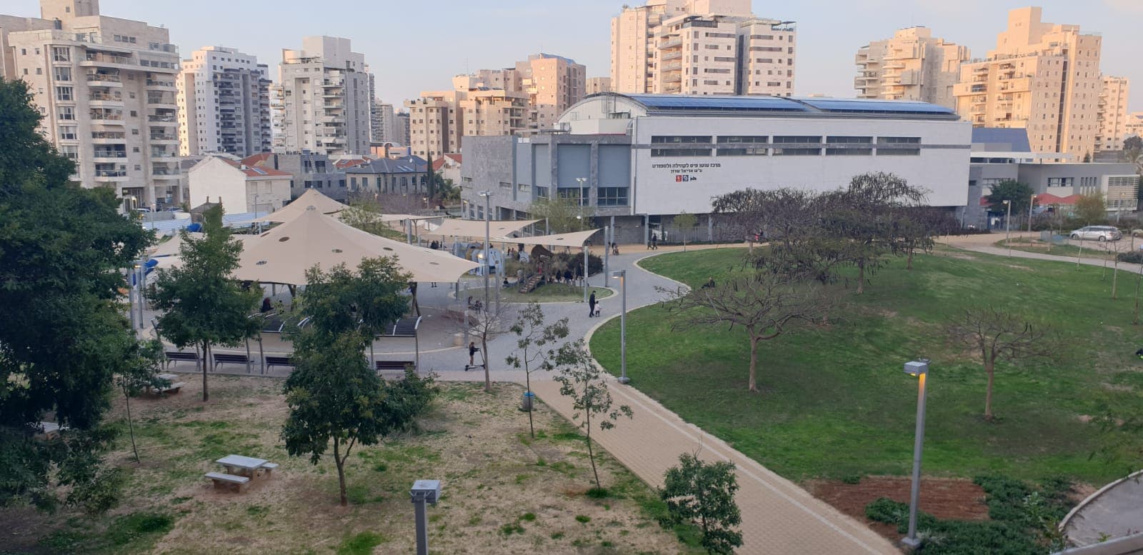 אהוד מנור 4 - תמונה 1